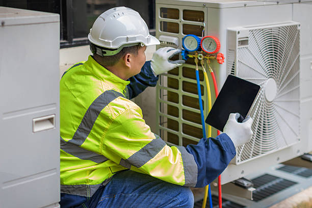 Professional Hvac technician working in Rochester, IL